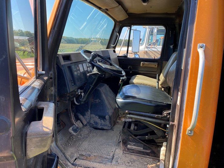 international-4900-image-43