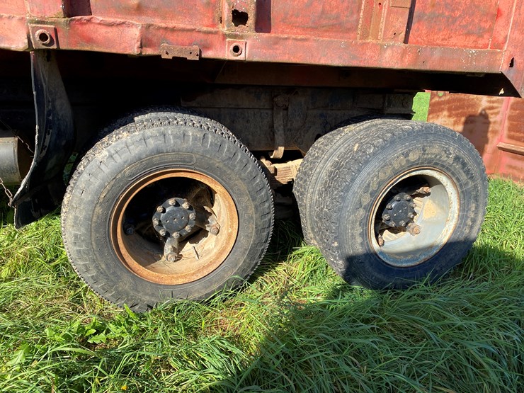 1982-international-dt466-image-18