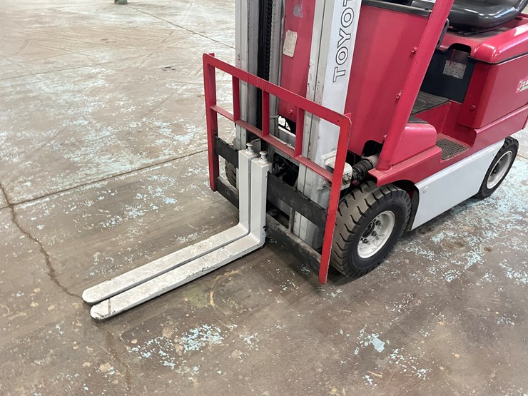 #5568-•-toyota-7-runner-1,500-lbs.-electric-forklift-image-9