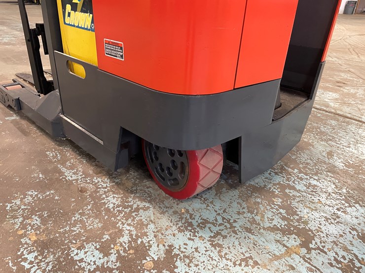 #5566-•-toyota-7bru18-ride-on-electric-reach-forklift-image-18