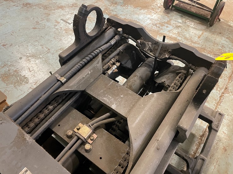 #7240-•-caterpillar-forklift-mast-image-8