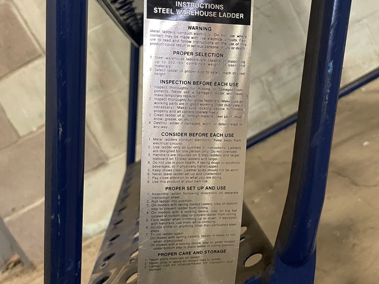 #7249-•-louisville-steel-4-step-warehouse-ladder-image-11