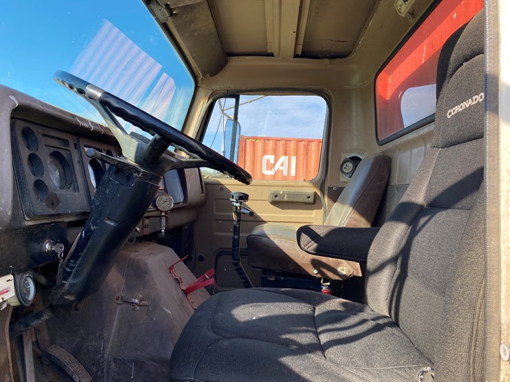 1982-international-dt466-image-36