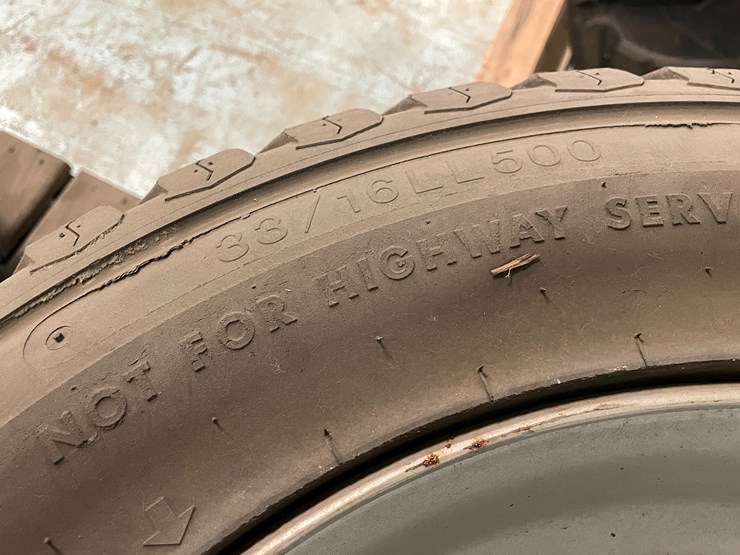 #7226-•-(4)-turf-tires-on-9-bolt-rims-image-12