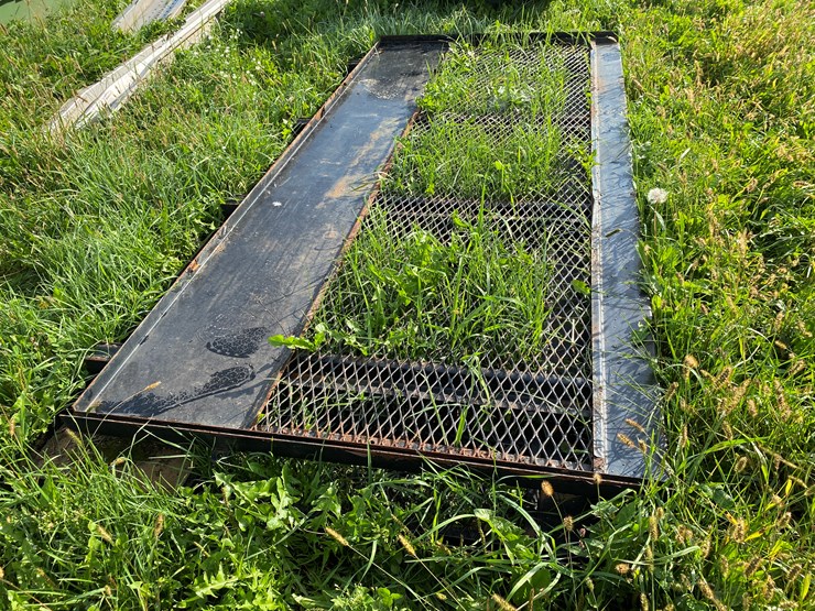 #1649-•-various-sections-of-stake-pocket-sides-and-headache-racks-image-3