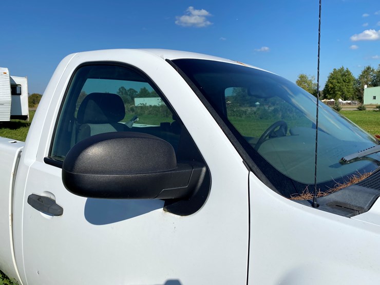 #1598-•-2010-chevy-silverado-1500-regular-cab-pickup-truck-(no-title)-image-39