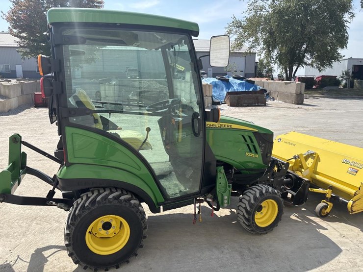 john-deere-1025r-image-12