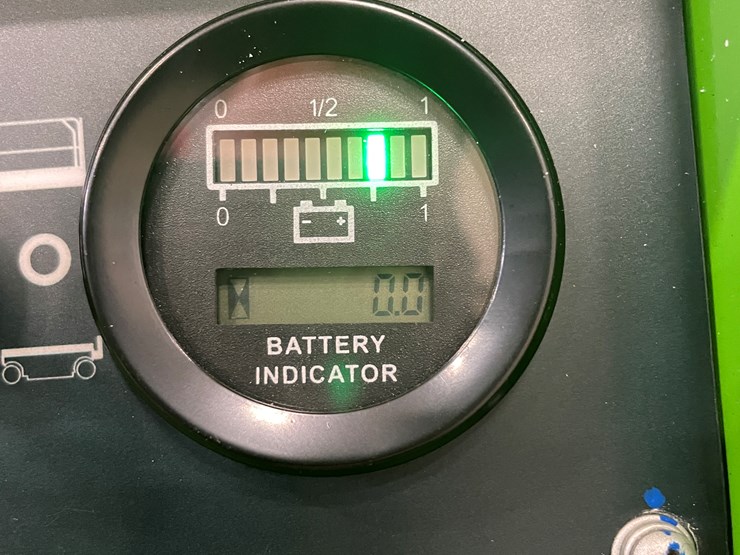 #5551-•-fronteq-fs6332tl-track-drive-scissor-lift-with-outriggers-image-25