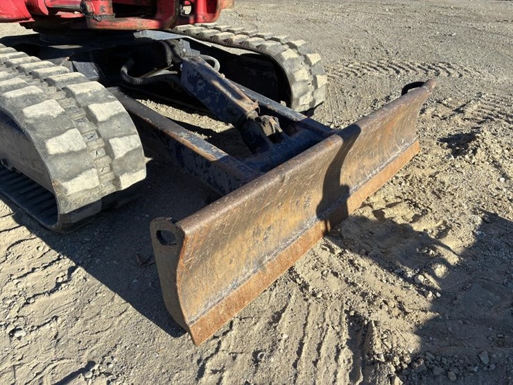 2022-takeuchi-tb230-image-10