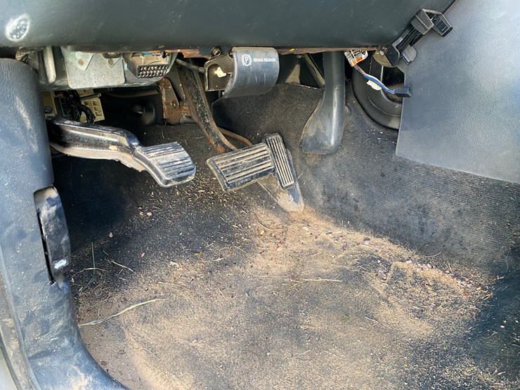 #1599-•-2000-chevy-silverado-1500-extended-cab-pickup-truck-(has-wi-title)-image-60