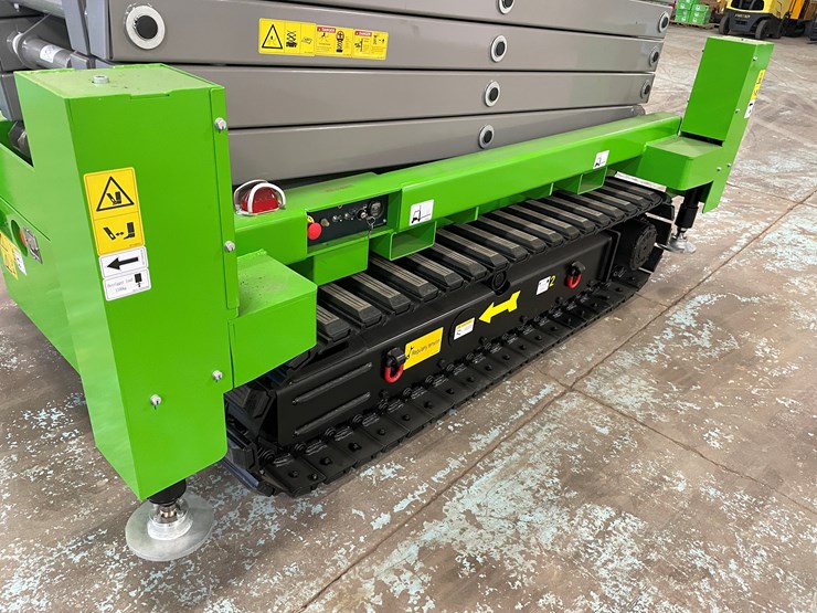 #5551-•-fronteq-fs6332tl-track-drive-scissor-lift-with-outriggers-image-20