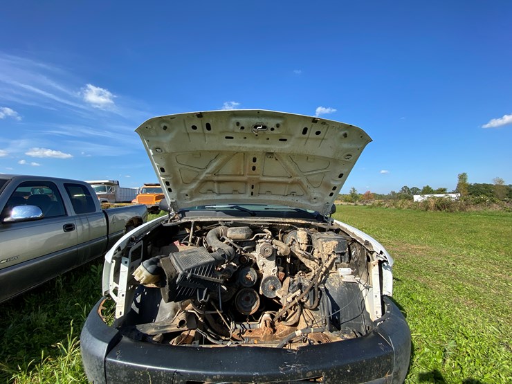 #1598-•-2010-chevy-silverado-1500-regular-cab-pickup-truck-(no-title)-image-66