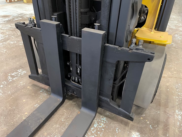 #5559-•-2017-yale-glc070-lp-forklift-image-11