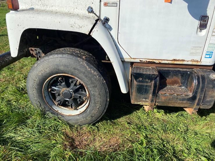 1982-international-dt466-image-14