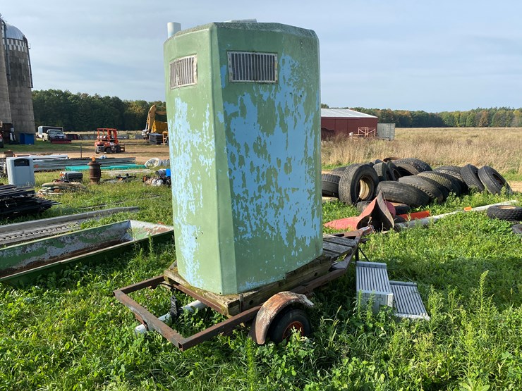 #1637-•-polly-port-a-potty-image-4