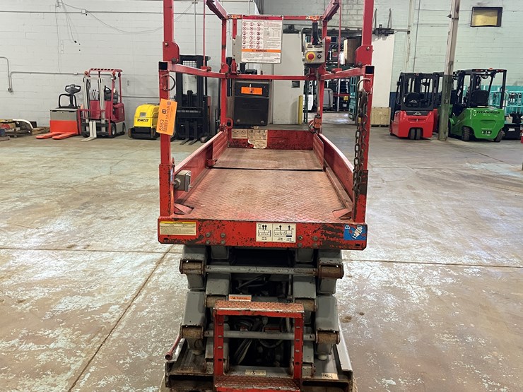 #5553-•-skyjack-sj226-scissor-lift-image-6