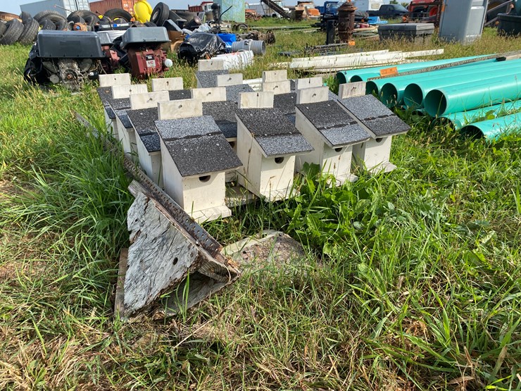 #1668-•-(14)-wooden-bird-houses-image-3