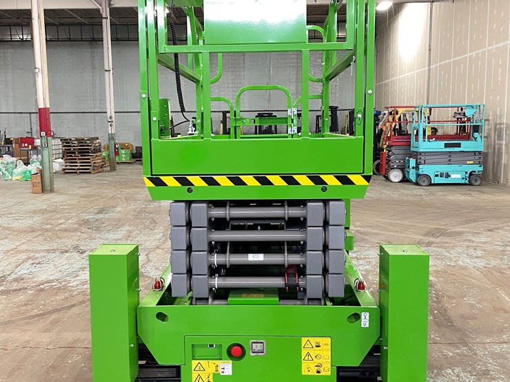 #5551-•-fronteq-fs6332tl-track-drive-scissor-lift-with-outriggers-image-2