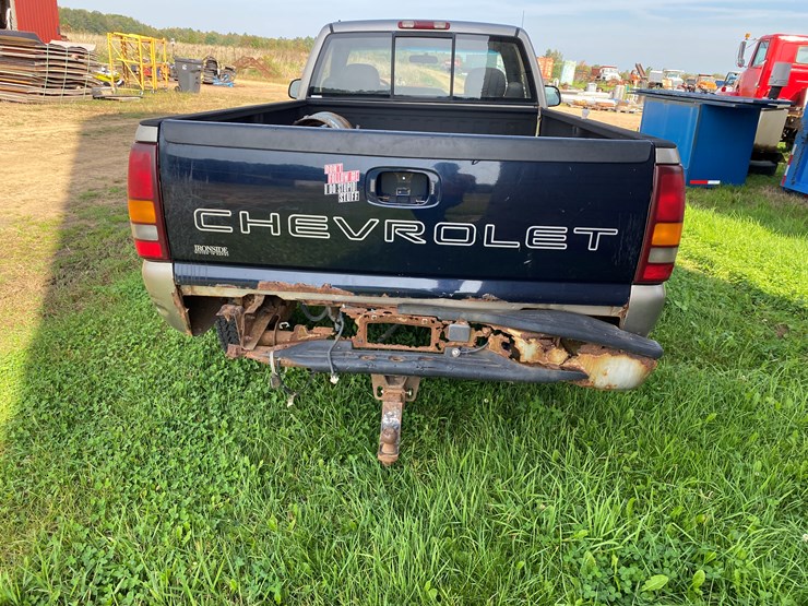 #1604-•-2000-chevy-silverado-1500-regular-cab-4x4-plow-truck-(no-title)-image-9