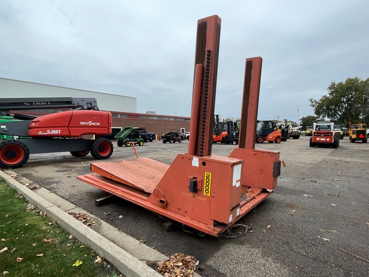 #5513-•-handling-specialty-forklift-lift-image-2