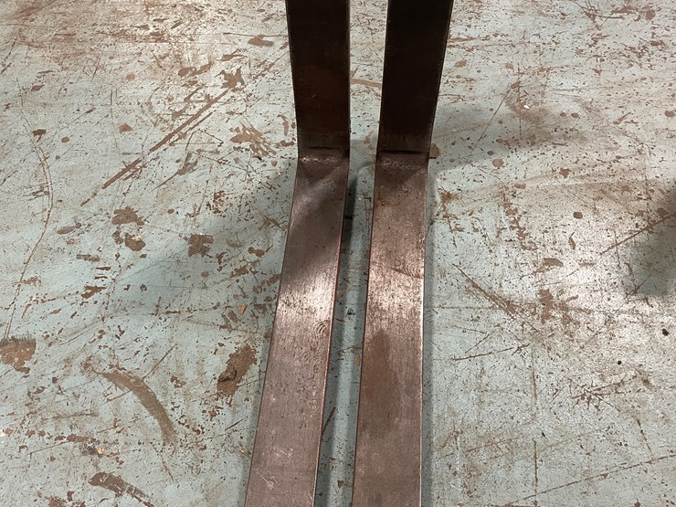 #7206-•-32"-x-4"-forklift-pallet-forks-image-2