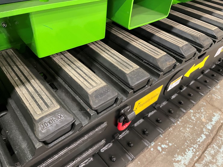 #5551-•-fronteq-fs6332tl-track-drive-scissor-lift-with-outriggers-image-22