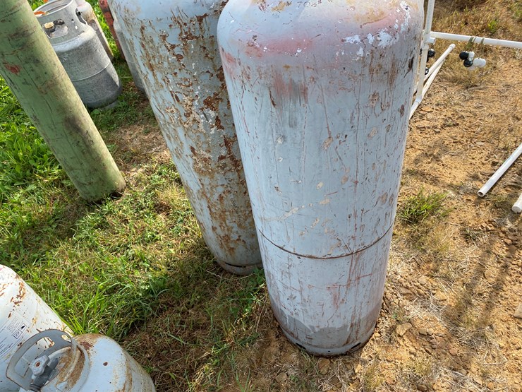 #1674-•-(2)-large-steel-propane-tanks-image-5