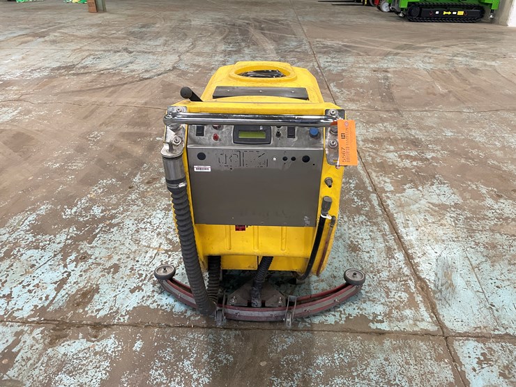 #5567-•-tomcat-2600-electric-floor-scrubber-image-6