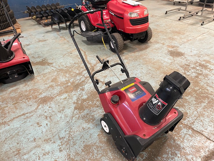 #7237-•-toro-ccr-3650-snowblower-image-3