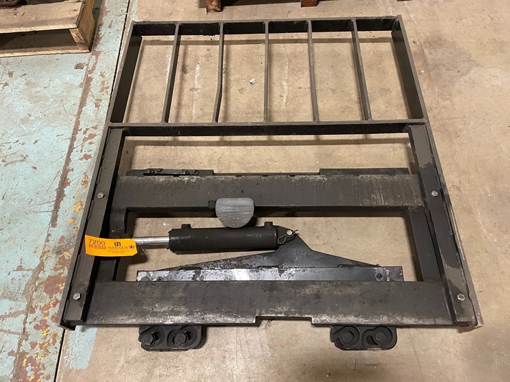 #7200-•-forklift-side-shift-plate-with-load-back-rest-image-2