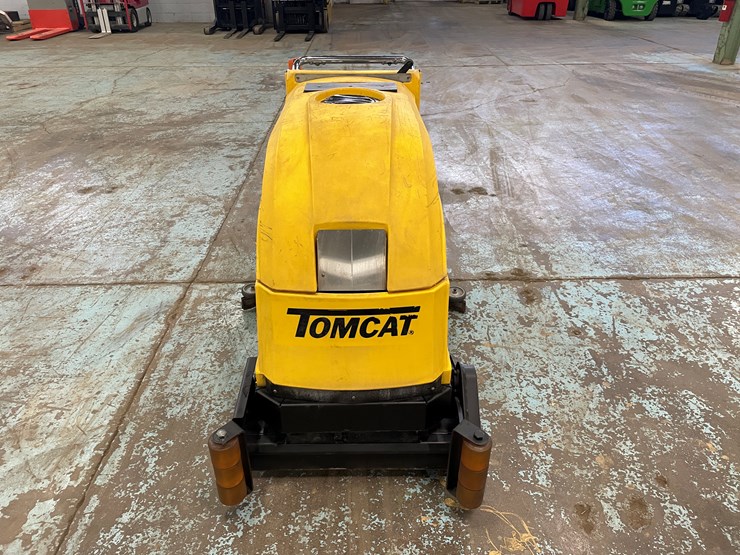 #5567-•-tomcat-2600-electric-floor-scrubber-image-2