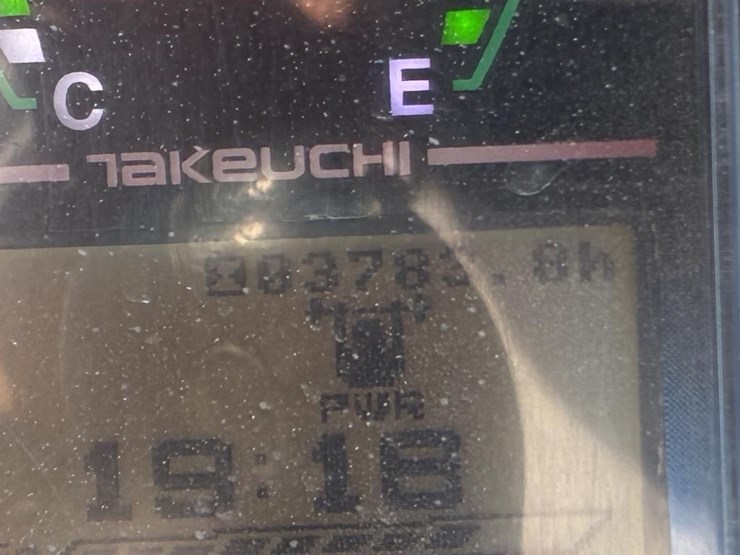 2022-takeuchi-tb230-image-27