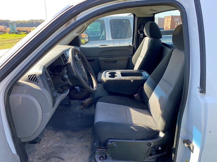 #1598-•-2010-chevy-silverado-1500-regular-cab-pickup-truck-(no-title)-image-45