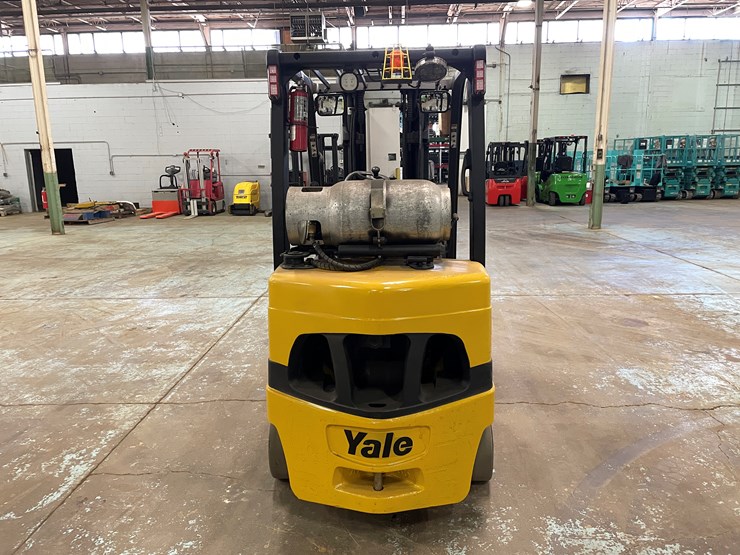 #5559-•-2017-yale-glc070-lp-forklift-image-6