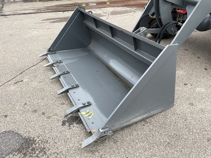 #5502-•-2024-magnum-4400l-wheel-loader-image-9