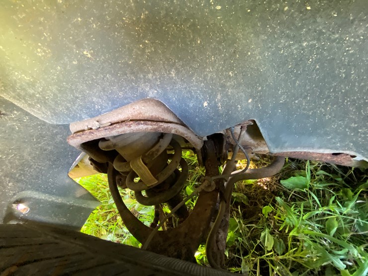 #1598-•-2010-chevy-silverado-1500-regular-cab-pickup-truck-(no-title)-image-12