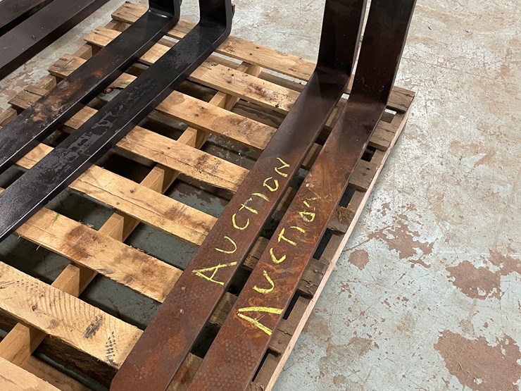 #7215-•-42"-x-4"-forklift-pallet-forks-image-1