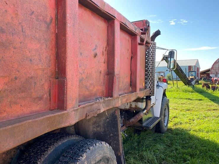 1982-international-dt466-image-32