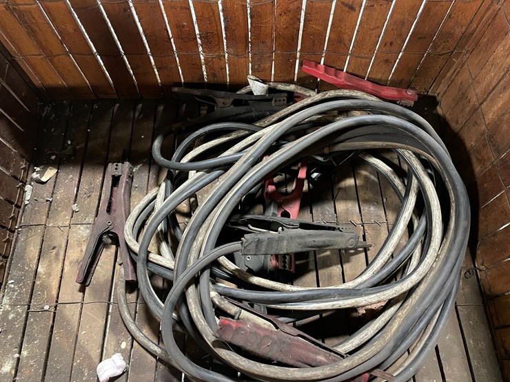 #7254-•-(3)-metal-rolling-carts,-wood-crate-and-microwave-image-6