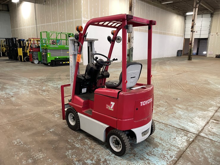 #5568-•-toyota-7-runner-1,500-lbs.-electric-forklift-image-7