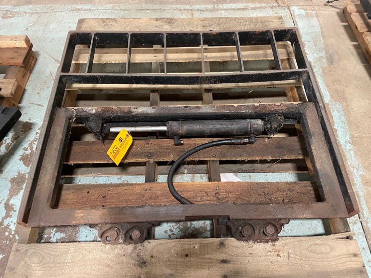 #7202-•-forklift-side-shift-plate-with-load-back-rest-image-2
