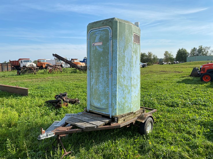 #1637-•-polly-port-a-potty-image-1