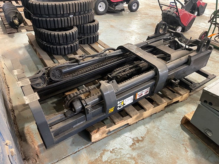 #7240-•-caterpillar-forklift-mast-image-4