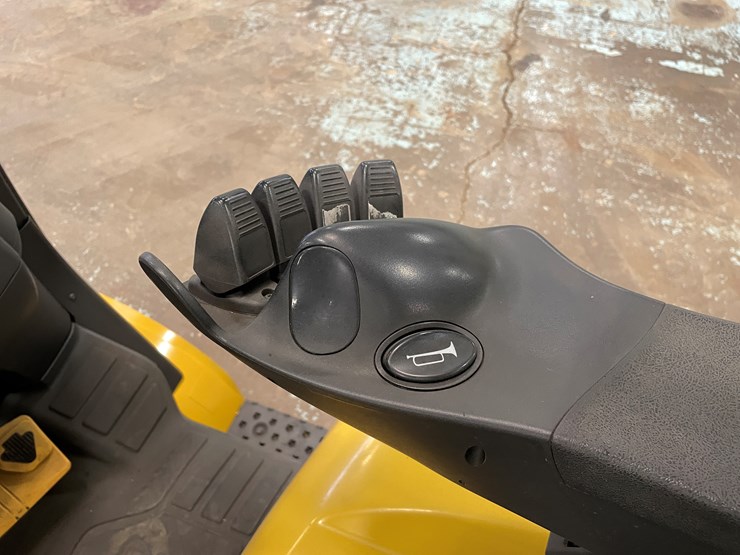 #5559-•-2017-yale-glc070-lp-forklift-image-24