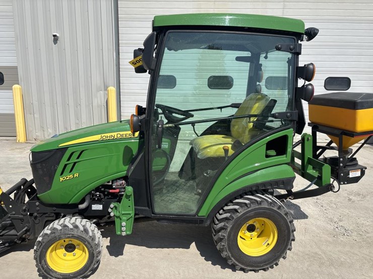 john-deere-1025r-image-10