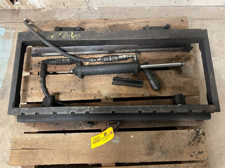 #7201-•-forklift-side-shift-plate-image-2