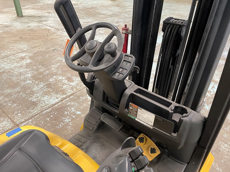 #5559-•-2017-yale-glc070-lp-forklift-image-40