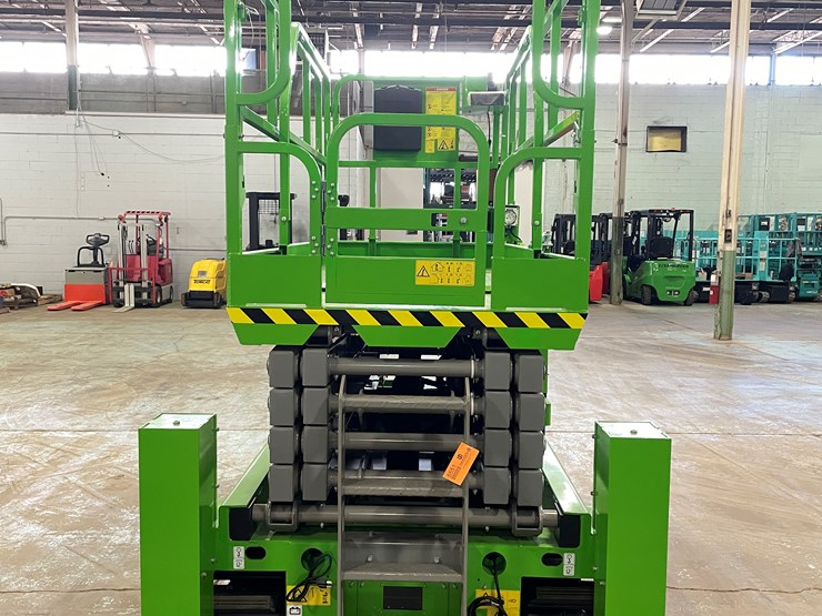 #5551-•-fronteq-fs6332tl-track-drive-scissor-lift-with-outriggers-image-6