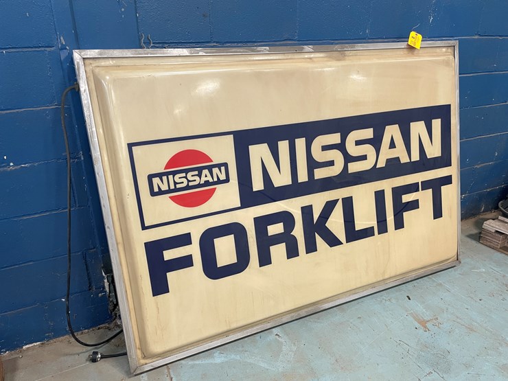 #7230-•-nissan-forklift-lighted-sign-image-3