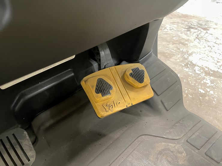 #5559-•-2017-yale-glc070-lp-forklift-image-23